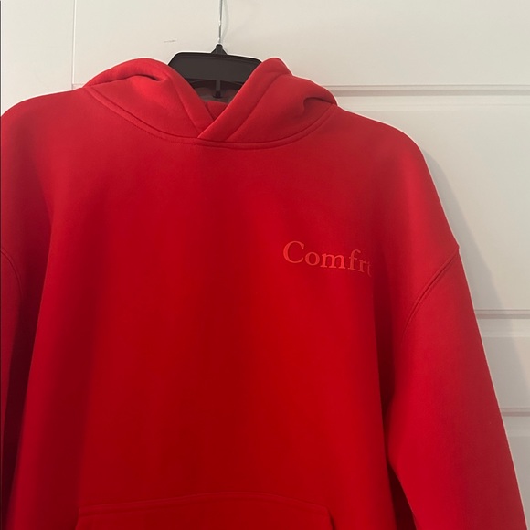 Never worn Comfrt minimalist hoodie in crimson - Picture 3 of 5